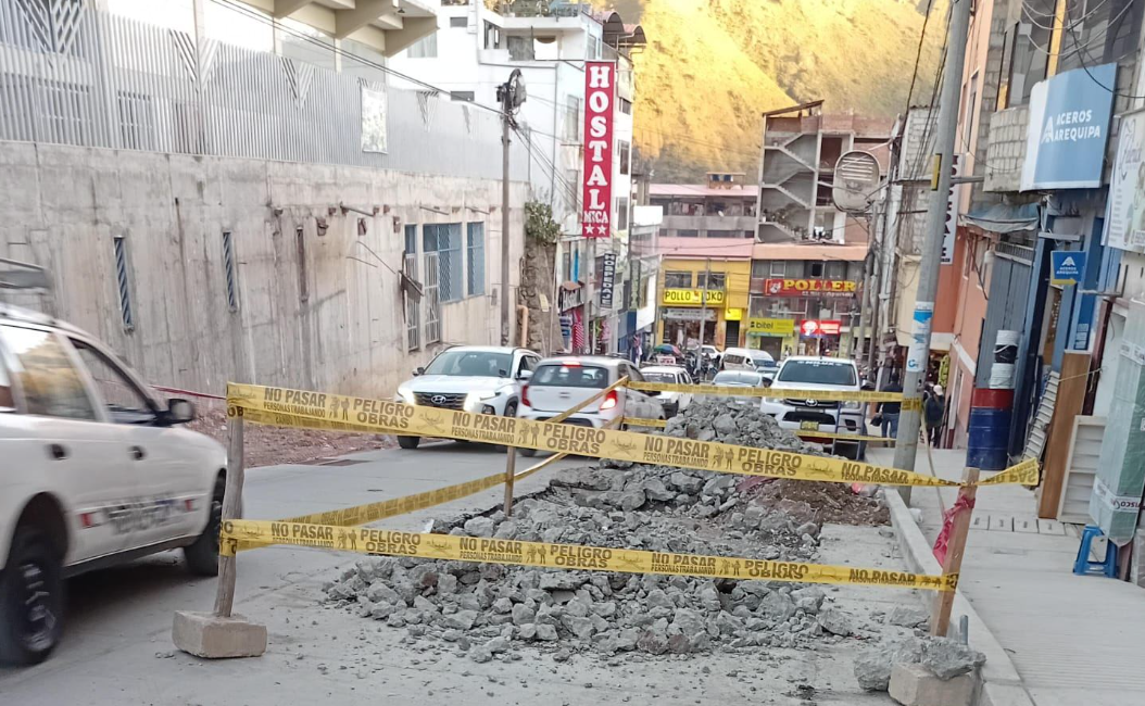 INDIGNACIÓN EN ABANCAY: ROMPEN PISTA RECIÉN CONSTRUIDA EN LA AV. PANAMÁ
